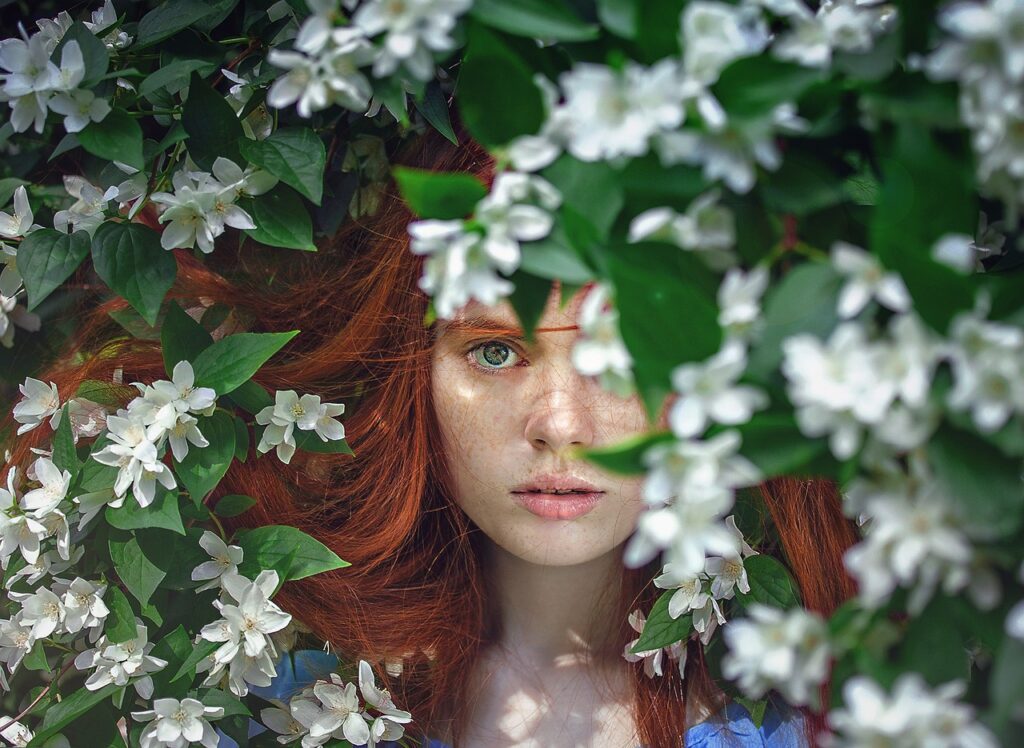Mädchen grüne Augen rote Haare Natur Welche Haarfarbe passt zu grünen Augen