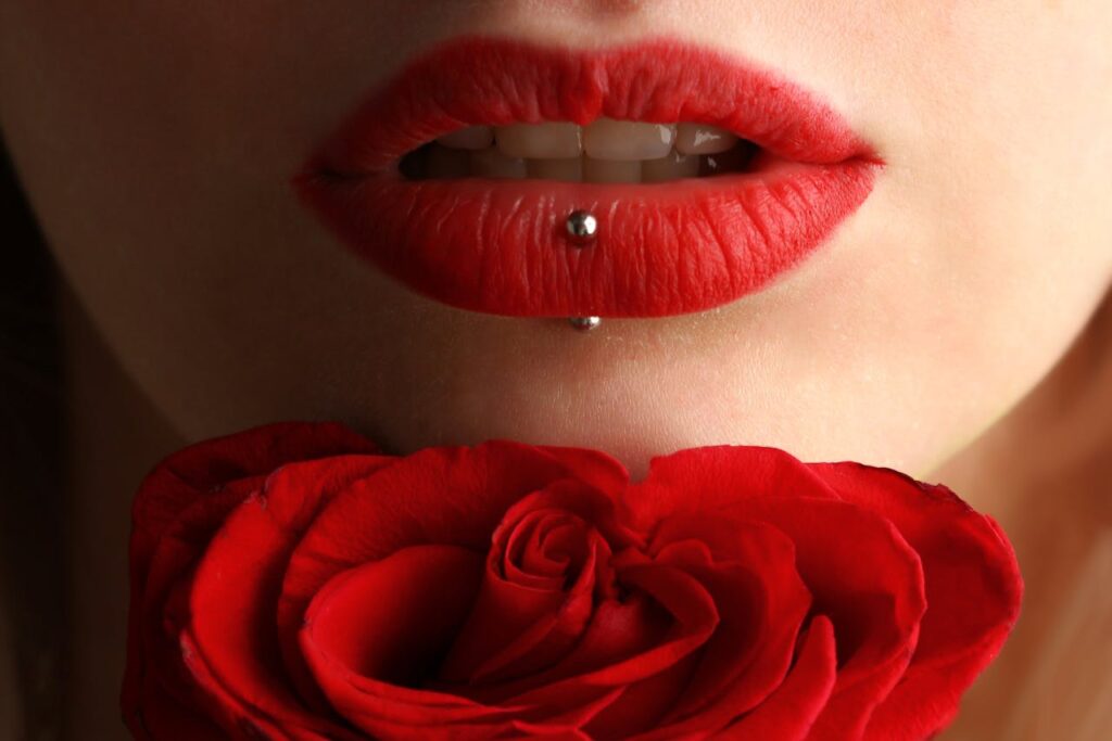 Mund Lippe Piercing Rose Das erste Piercing Oft weniger schlimm als gedacht